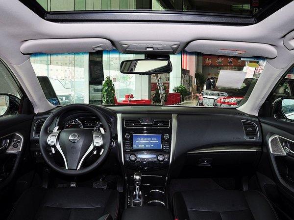 东风日产 公爵 2.5L 中控台整体