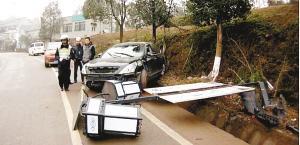 ���ӿ��³��Ͻֱ�����Ů������ײ�Ϲ����(ͼ)