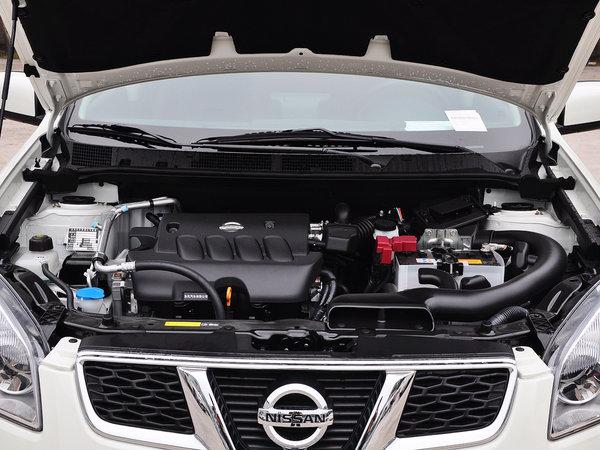 东风日产 2.0L CVT 发动机局部特写
