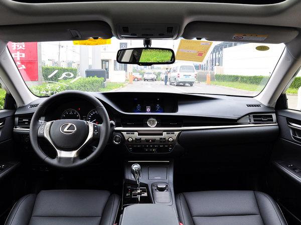 雷克萨斯 ES250 2.5L 中控台整体