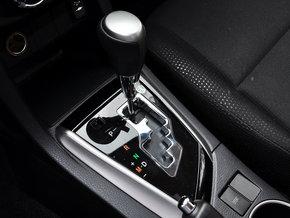 广汽丰田 1.8GS CVT 挂档把手特写