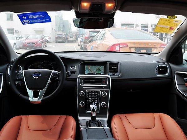 沃尔沃亚太 2.0T 自动 中控台整体