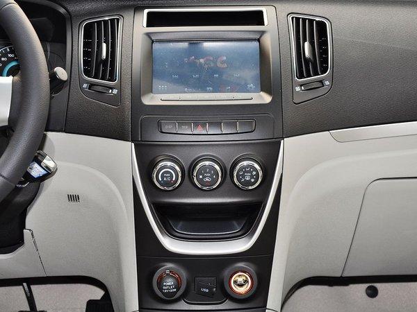 吉利汽车 1.5L 手动 中控仪表台总特写