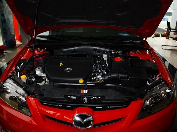 一汽马自达 2.0L 自动 发动机局部特写