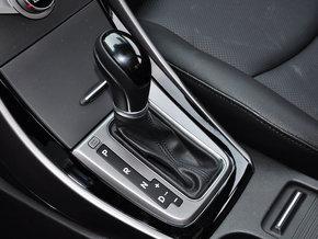 北京现代 1.6L 自动 挂档把手特写