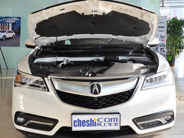 讴歌 3.5L 发动机局部特写