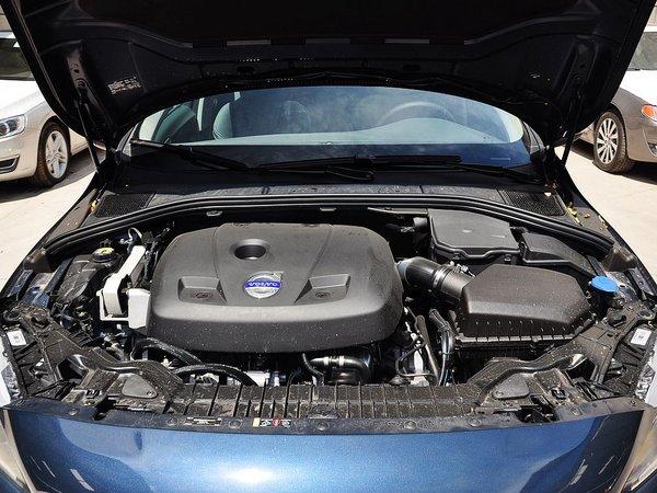 沃尔沃(进口) 2.0T 自动 发动机局部特写