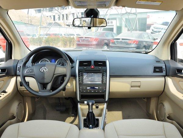 北京汽车 三厢 1.5L 手动 中控台整体