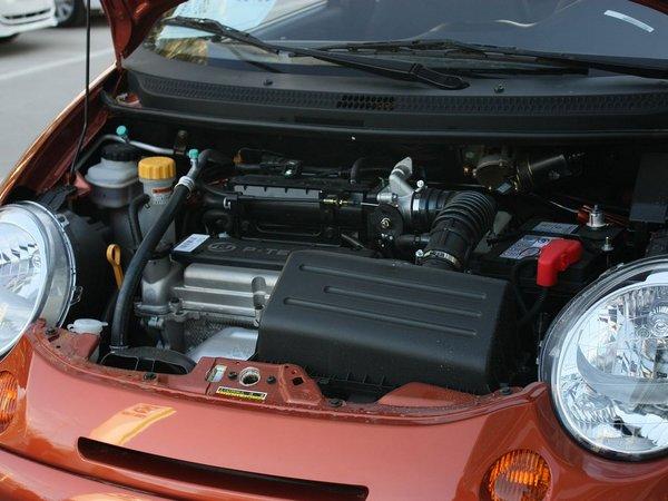 宝骏汽车 1.2L 手动 发动机主体特写