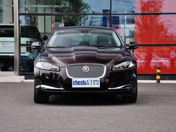 捷豹 2.0T 自动 车头正面视角