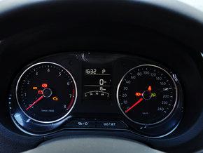 上海大众 1.6L 自动 方向盘后方仪表盘