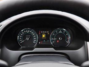 捷豹 2.0T 自动 方向盘后方仪表盘