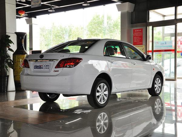 比亚迪 1.5L DCT 车辆右侧尾部视角