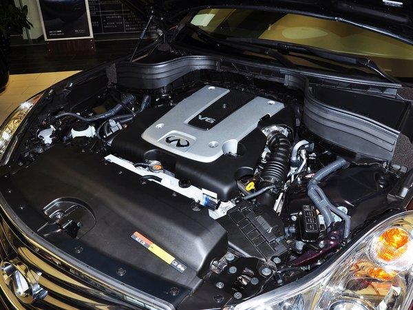 英菲尼迪 2.5L 自动 发动机主体特写