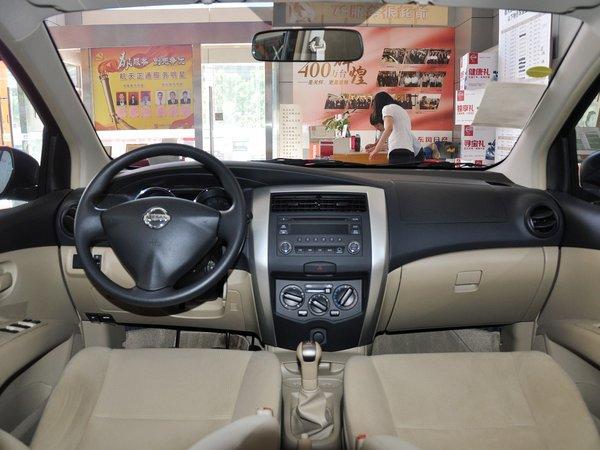 东风日产 1.6L 手动 中控台整体