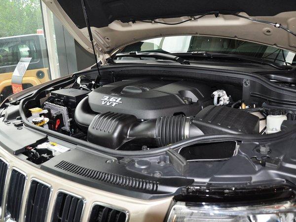 Jeep 3.6L 自动 发动机主体特写