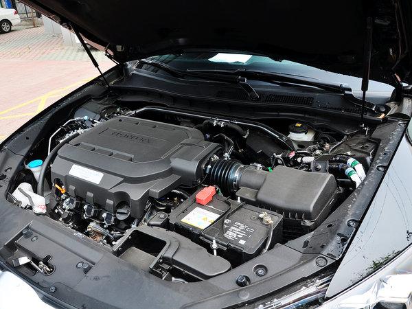 广汽本田 3.0 自动 发动机主体特写