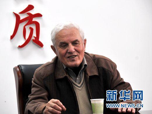 李忆祖接受采访,神采奕奕外国血统,却有一颗中国心这个"洋面孔"的老人