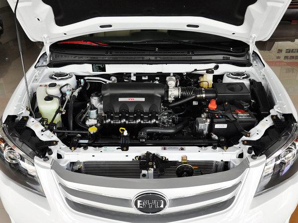 比亚迪 1.5l dct 发动机局部特写