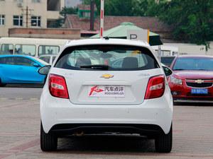 爱唯欧现车充足 预约订车优惠0.9万元