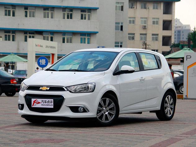 爱唯欧现车充足 预约订车优惠0.9万元