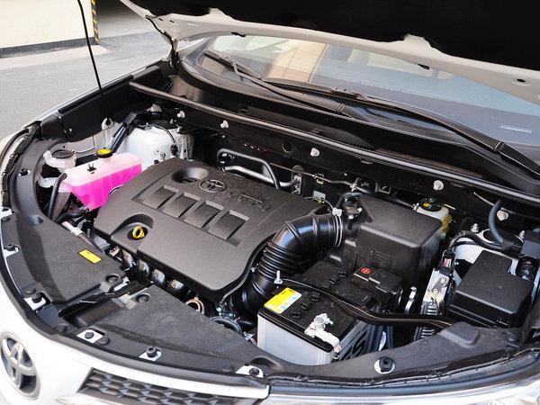 一汽丰田 2.0L CVT 发动机主体特写