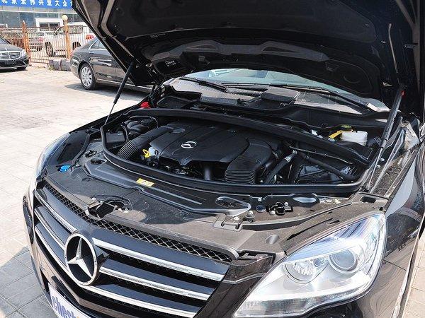 奔驰(进口) R400 发动机主体特写