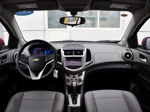 雪佛兰 三厢 1.6SX 自动 中控台整体