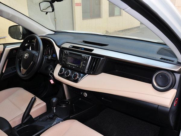 一汽丰田 2.0L CVT 中控台右侧