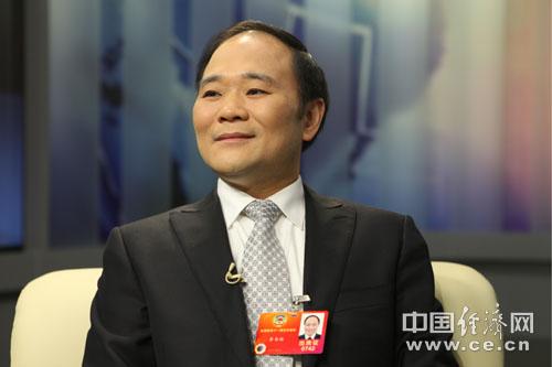 汽车界代表委员共商新能源充电设施是难点