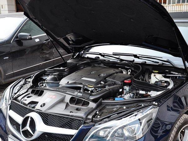 奔驰(进口) e260 发动机主体特写