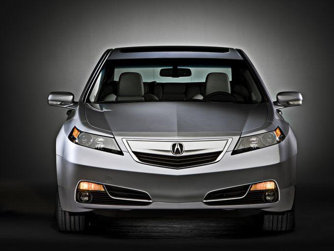 雷克萨斯的所有车型都采用沙漏状的"纺锤形"格栅,酷似达斯 维达(darth