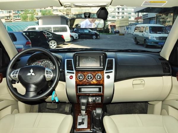 �������� 3.0L �Զ� �п�̨����