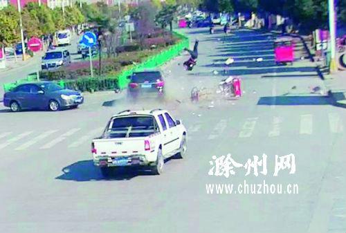 ���ݷ��������������м������Ƽݳ� ײ����Ѯ��̫(ͼ)