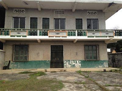 周群飞在湘乡的祖宅,邻居称,小楼盖于1990年,上世纪90年代中期,周群飞把父亲接到深圳,这栋房子自此无人居住。新京报记者 胡涵 摄