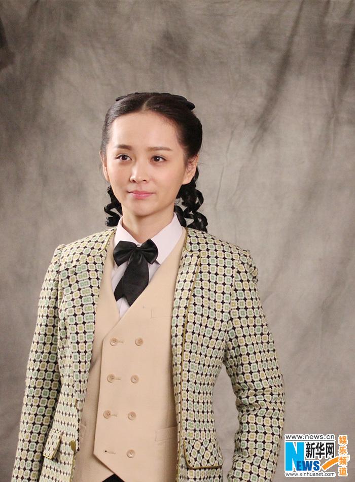 的剧情,邓莎扮演的游击队员朱翠花从大辫子萌妹到飒爽洋装造型皆有