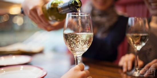 ��ѡ���Ѿƣ���ֻ���Ʊ��ϵ�ͼ��