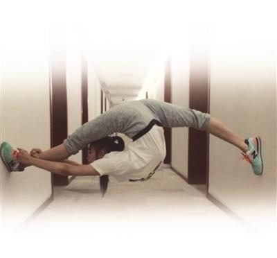 高中生练舞被强行压腿致残老师无教舞蹈资格证