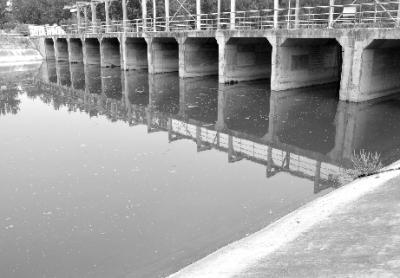 淮河支流污水处理成“排污” 60米深井不出干净水