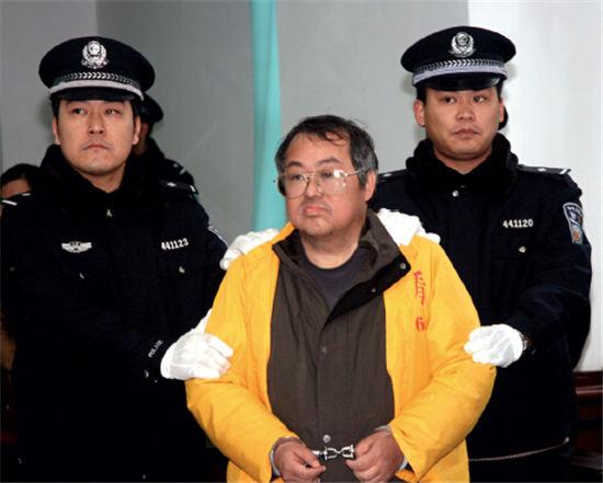 p72-1 :2008 年1 月30 日,顾雏军一审被判处有期徒刑10 年。新华社