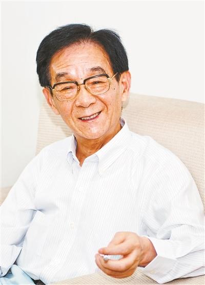 企业家步鑫生6月7日在浙江省嘉兴海盐去世。这个上《人民日报》次数仅次于雷锋的企业家,因为衬衫厂的改革而成为时代先锋。在如今国有企业改革如火如荼之际,步鑫生的改革意义再次被主流媒体提及,并被上升到了一个新的高度。