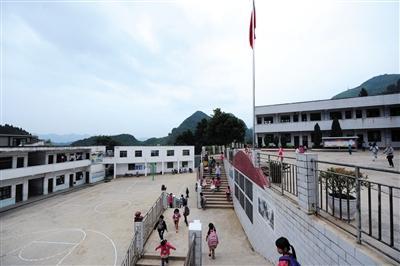 媒体四问留守儿童之困:外出务工父母该怎么办