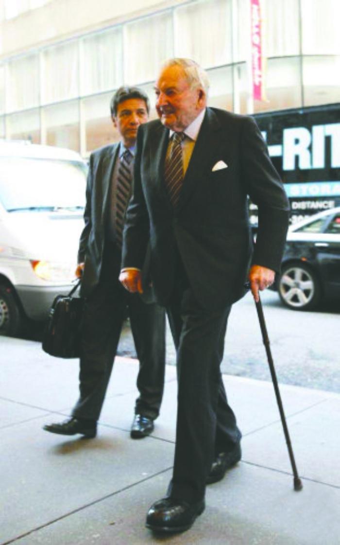 世界最老亿万富翁庆祝百岁生日捐400万平豪宅