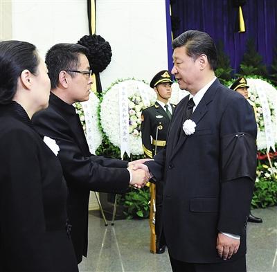 ���գ������˱�ɽ������Ĺ���ã�ϰ��ƽ����ʯ�������֣���ʾ����ο�ʡ� �»������ �İ��� ��