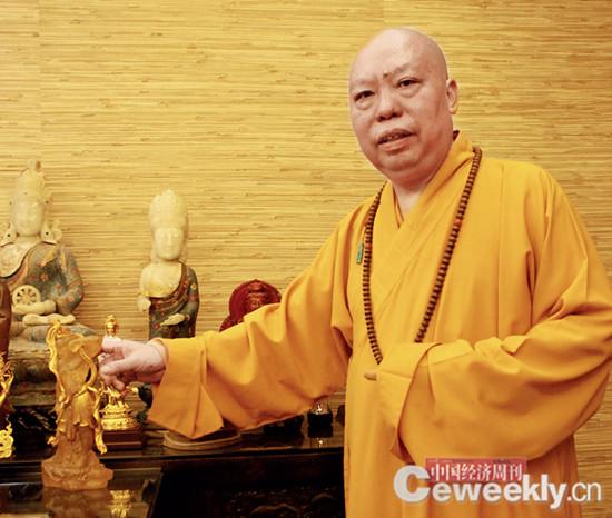 p80 净雄法师在20 余年间先后募资2 亿元,收回5000 余件中国文物,目前他计划在厦门建设博物馆安放文物。《中国经济周刊》记者 韩文 摄