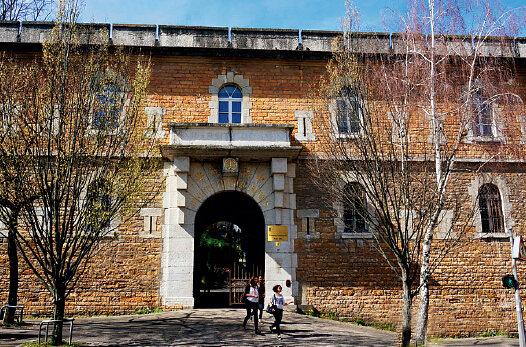 P78-3 λ���ﰺ������ɽ���ϵ��з���ѧ��ַ