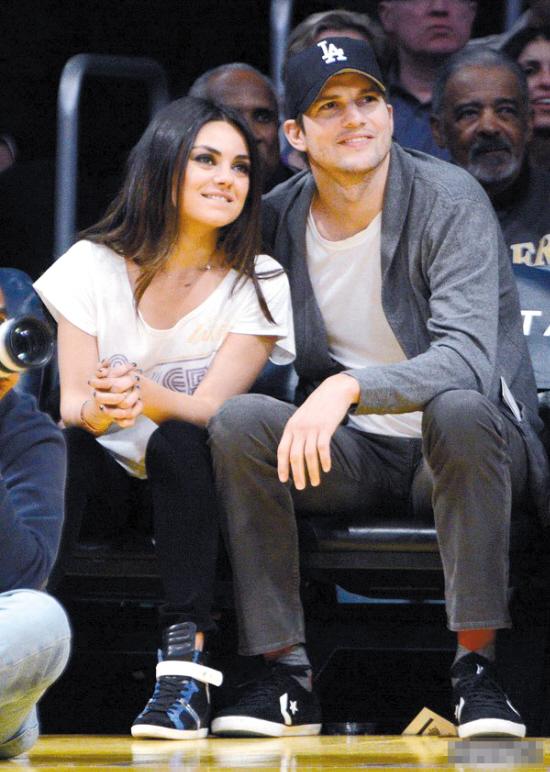 美国男星库彻迎娶黑天鹅米拉库尼斯图