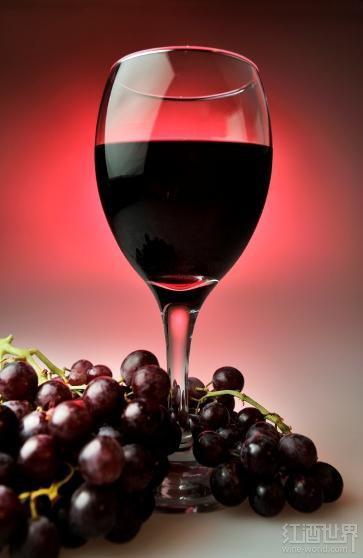 盘点适宜夏季饮用的轻酒体红葡萄酒