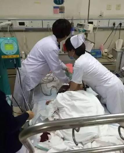 本月已有八个孩子被忘在车里,至少5个死亡!不要让孩子独自留在车内