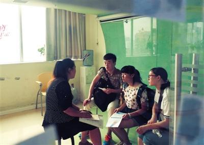 10����ѧ���������μӡ�����ѵ���� ÿ�˴�10Ԫ